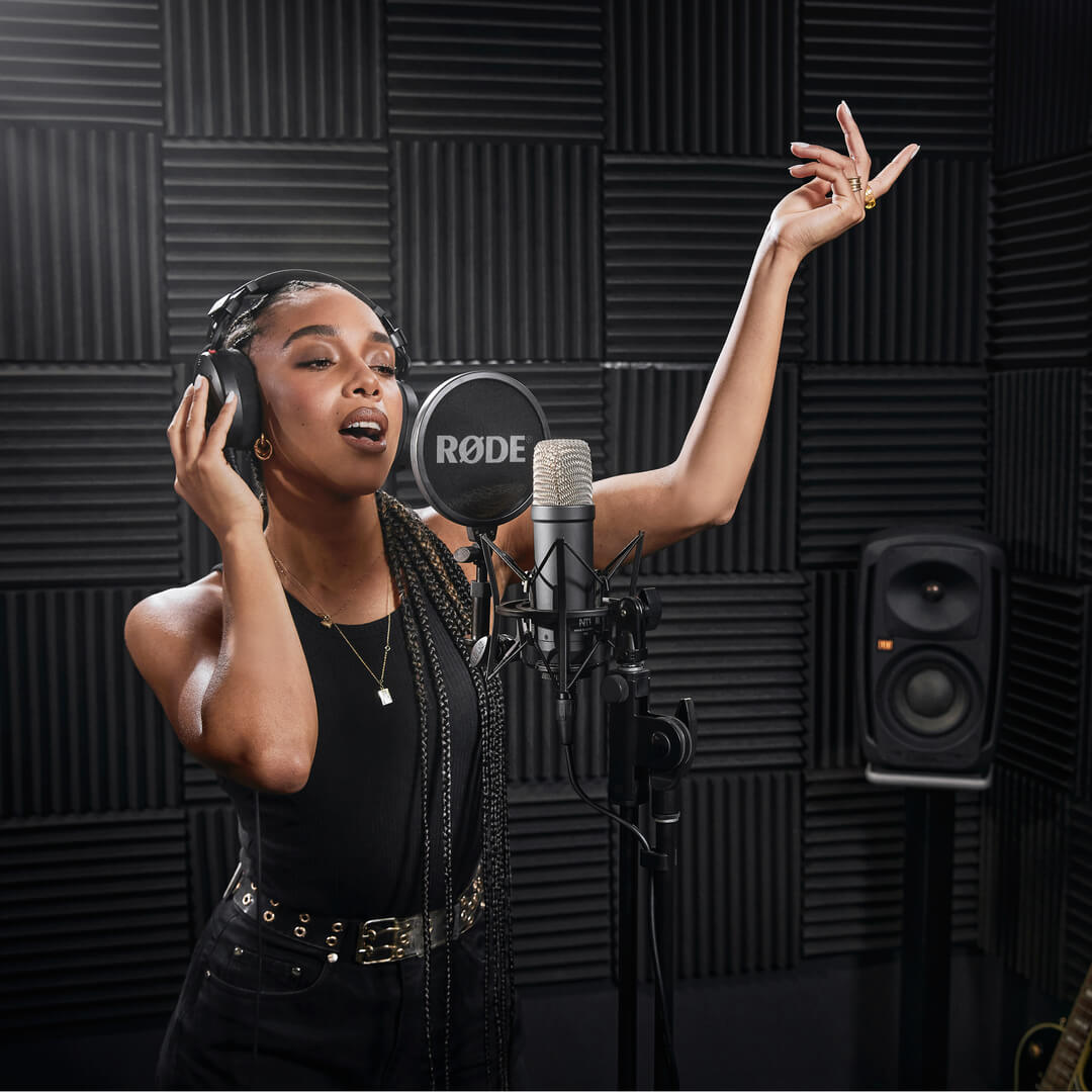 Micrófono de condensador de estudio RODE NT1 Signature Series - versátil, confiable, carácter sedoso, nivel de ruido ultrabajo, tolerante a elevados SPL